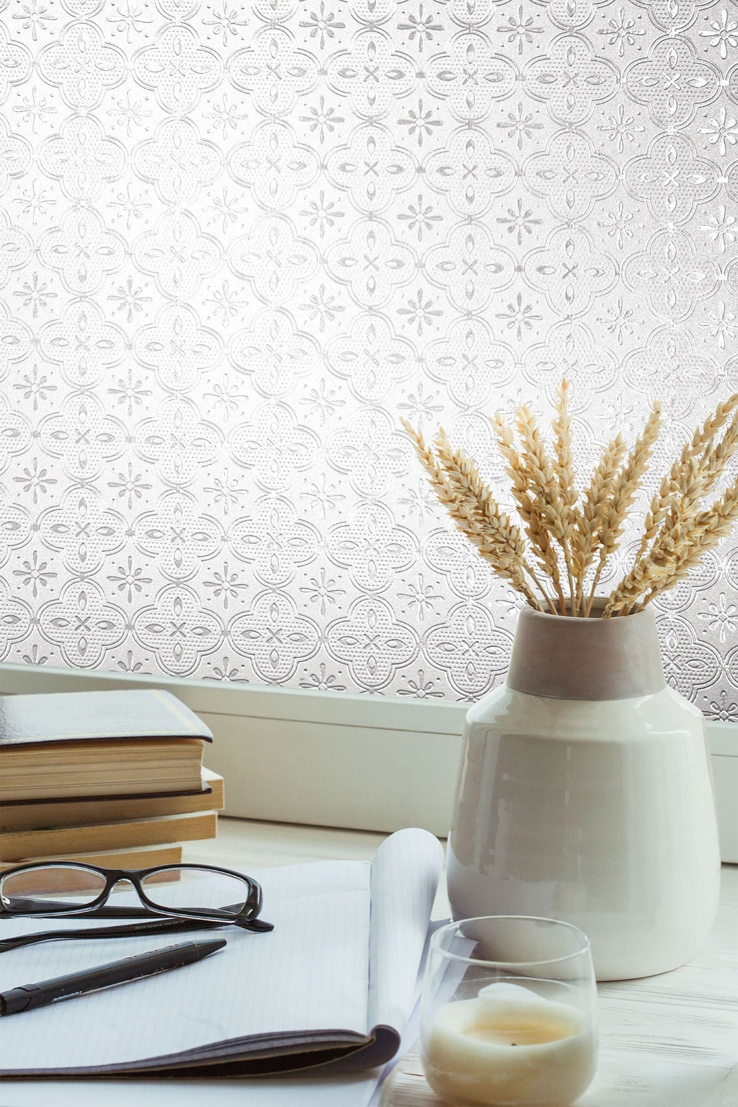 Guided by traditional glass designs, Floret is a simple clover repeat packed with dimension and sparkle that brings any traditional or modern window to life.